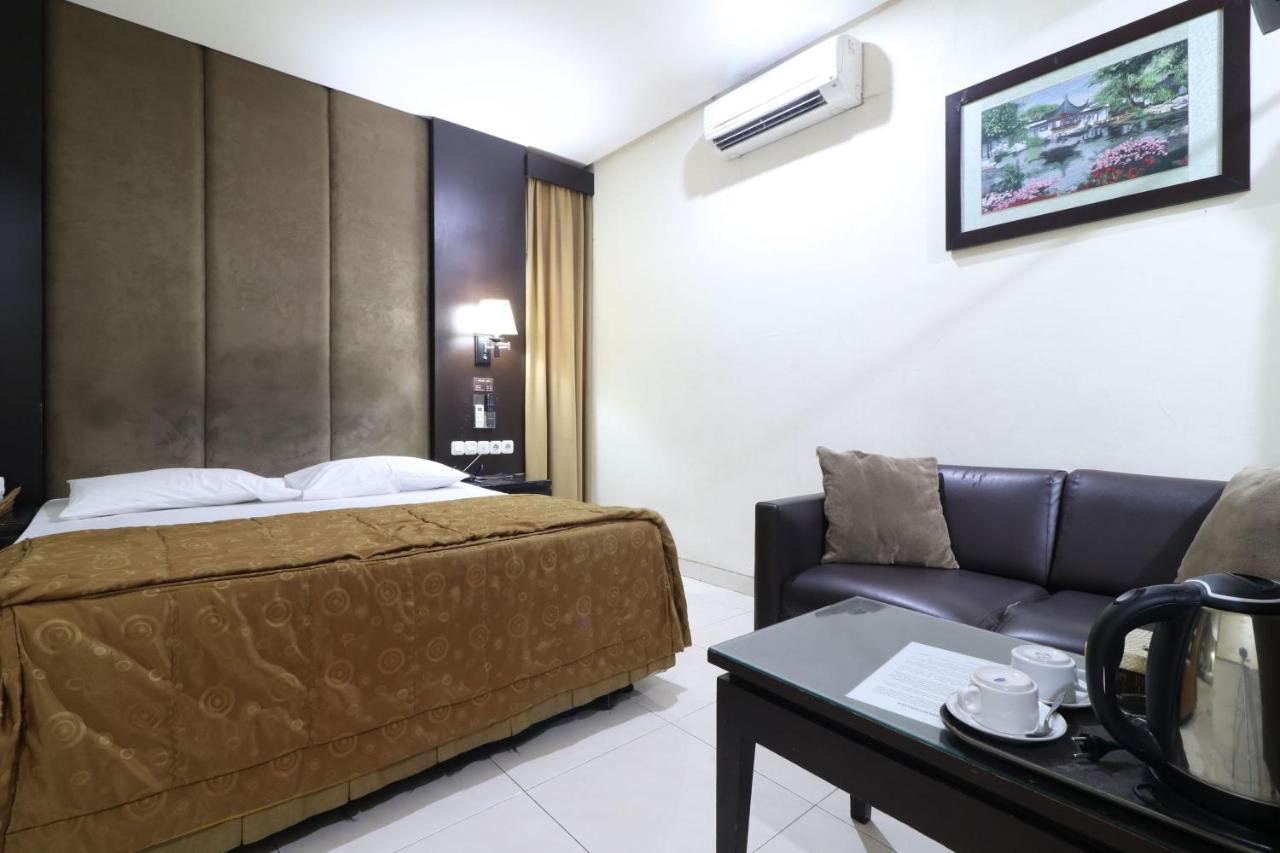 C'One Hotel Pulomas Cakarta Dış mekan fotoğraf